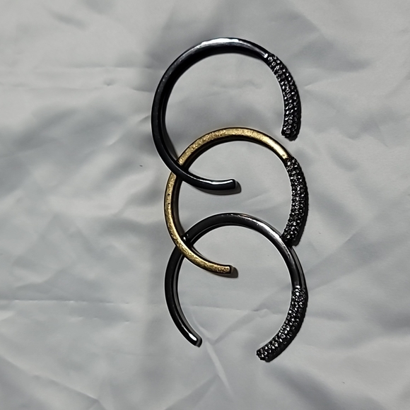 Avon Mark bracelets - Picture 1 of 2